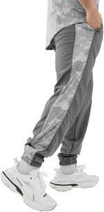 ⁦سروال دراي-فيت للرجال من وورك فيت، اساور اكمام مرنة وخطوط جانبية مموهة⁩ - الصورة ⁦5⁩