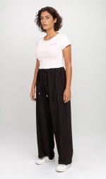 ⁦ريفين توب شرطي مطبوع عليه نص جافيك للنساء - ابيض عصري⁩ - الصورة ⁦5⁩