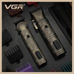 ⁦ماكينة حلاقة الشعر وتشذيب اللحية للرجال، بطارية قابلة لإعادة الشحن، غطاء معدني، شحن USB، قفل للسفر، فرشاة تنظيف وزيت تشحيم - V-670⁩ - الصورة ⁦7⁩