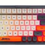 كيبورد وسائط متعددة K32 RGB بسلك صامت بمنفذ USB (مفتاح عربي/انجليزي) - تأثيرات خلفية RGB مع اضاءة جانبية - مقاومة للماء 104 مفاتيح BPT للالعاب / الاعمال / الكمبيوتر / ويندوز