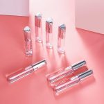 ⁦ملمع شفاه مرطب بتركيبة عالية اللمعان مع أداة توزيع، 2 مل- شفاف⁩ - الصورة ⁦5⁩