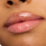 ⁦ملمع شفاه اكستريم شاين فوليوم 01 من ايسنس، لامع⁩ - الصورة ⁦6⁩