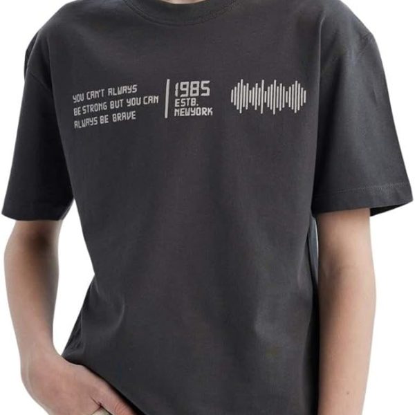 تيشيرت كاجوال بأكمام قصيرة ورقبة دائرية ضيقة وقصة كبيرة للأولاد من ديفاكتو B6165A8