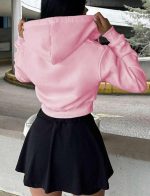 ⁦هودي قصير بسوستة أمامية 4023 بتصميم كاجوال أنيق يبرز أنوثتك ويمنحك إطلالة مميزة في كل خروجة من كيان للتجارة والتوزيع⁩ - الصورة ⁦2⁩