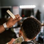 ⁦ماكينة حلاقة وقص شعر احترافية من هوم جولد شفرة الستانلس ستيل وقت تشغيل ممتد حتى 120 دقيقة قص حاد دقيق موديل HG-903 لون ذهبي بي⁩ - الصورة ⁦7⁩