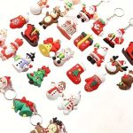 ⁦ميداليات كريسماس متعددة الألوان مع دلاية سيليكون لجميع الأعمار هدايا الكريسماس للأطفال بأشكال وألوان 10 سم 36 قطعة⁩ - الصورة ⁦2⁩