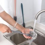 ⁦فرشاة تنظيف زجاجات المياه من السيليكون من زيزونلين، فرشاة تنظيف زجاجات المياه بمقبض طويل للمزهرية الحرارية والأكواب الزجاجية والزجاجات الرياضية والحاويات المختلفة⁩ - الصورة ⁦3⁩