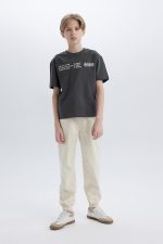 ⁦تيشيرت كاجوال بأكمام قصيرة ورقبة دائرية ضيقة وقصة كبيرة للأولاد من ديفاكتو B6165A8⁩ - الصورة ⁦2⁩