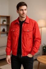 ⁦جاكيت رجالي كاجوال بلياقة وسوستة أمامية وجيوب بغطاء – متوفر باللونين الأسود والأحمر للشباب والرجال من ميزا⁩ - الصورة ⁦4⁩