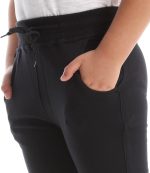 ⁦بنطلون كاجوال ولادي من اندورا بلون اسود اساسي للاستخدام اليومي مع حاشية مرنة⁩ - الصورة ⁦5⁩