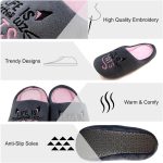 ⁦شبشب منزلي بطبعة Life Is Better With Cats للنساء من شيب سكوير⁩ - الصورة ⁦5⁩