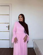 ⁦فستان ماكسي انيق باكمام طويلة من ليسي اند ليس، تصميم بكسر بينك مع اكمام جرس، موضة محتشمة⁩ - الصورة ⁦2⁩