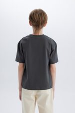 ⁦تيشيرت كاجوال بأكمام قصيرة ورقبة دائرية ضيقة وقصة كبيرة للأولاد من ديفاكتو B6165A8⁩ - الصورة ⁦6⁩