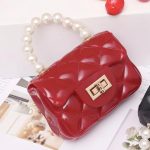 ⁦شنطة يد صغيرة من جينيرال اكسيسوريز انك، شنطة يد للاطفال بمقبض لؤلؤي، شنطة كروس للبنات الصغيرات، شنطة كتف هدايا للاطفال الصغار (F-0018 احمر)⁩ - الصورة ⁦3⁩