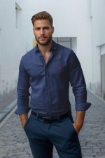 ⁦ترنديول قميص ذكي للرجال بقصة عادية وتفاصيل مطرزة بلون كحلي TMNAW25GO00036⁩ - الصورة ⁦2⁩