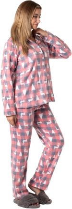 ⁦طقم بيجامة بولار كلاسيكي للكريسماس للنساء | ملابس نوم شتوية ناعمة مع طباعة الغزالة والشجرة | ملابس مريحة للعطلات | بيجامة للنساء من زيكوتكس⁩ - الصورة ⁦6⁩