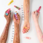 ملمع شفاه جوسي بومب لامع من ايسنس، درجة لون براود بابايا 103، مستحضرات تجميل نباتية متوافقة مع معيار الجمال خالية الكحول، 10 مل - الصورة 5