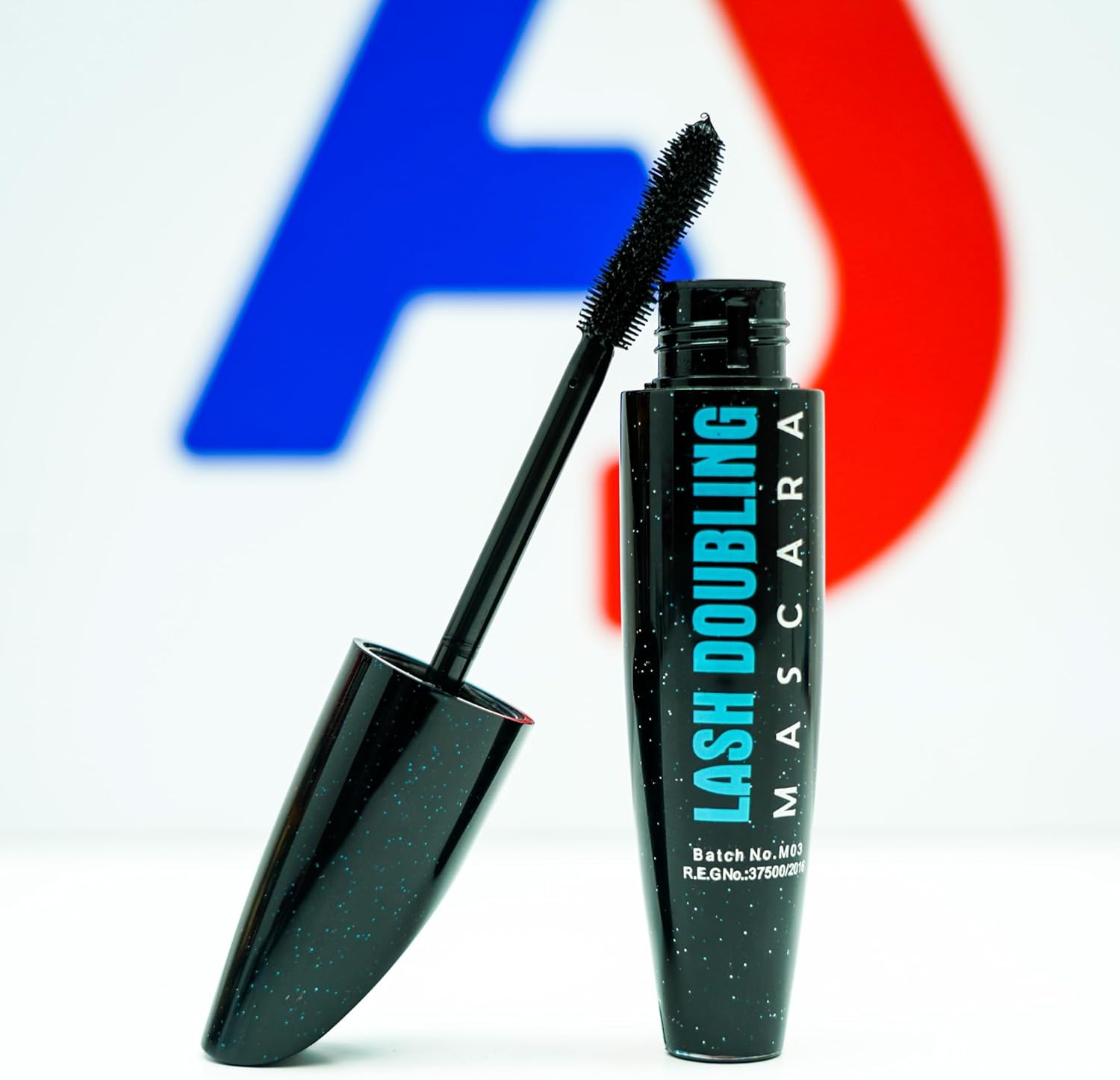 71pUc0pZYL._AC_SL1500_.jpg ماسكارا دابلينج لاش مقاومة للماء لزيادة الكثافة والطول - 9 جرام من ميناو