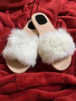 ⁦للنساء شبشب فرو حريمى بشكل مميز وأنيق - وجلد طبي مريح نعل طبى - فلات⁩ - الصورة ⁦3⁩