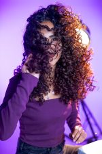 ⁦بلسم كيرليت ليف ان للشعر المجعد⁩ - الصورة ⁦5⁩