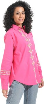 ⁦قميص بياقة مطوية لأسفل للنساء بأزرار للاغلاق بنمط غربي من اندورا⁩ - الصورة ⁦2⁩