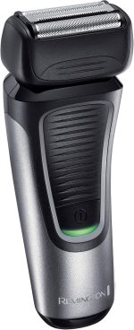 ⁦ماكينة حلاقة كهربائية رجالي بشفرات فويل من سلسلة كومفورت من ريمنجتون، ماكينة حلاقة يمكن تحريكها للأمام والخلف بسهولة، لون أزرق، طراز PF7400⁩ - الصورة ⁦4⁩