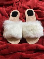 ⁦للنساء شبشب فرو حريمى بشكل مميز وأنيق - وجلد طبي مريح نعل طبى - فلات⁩ - الصورة ⁦2⁩