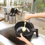 ⁦Black & Decker 4 Liter Air Fryer 1.2Kg Performance Range Aerofry, Black/Gold - Af300-B5 ( International warranty ) - 220V supply voltage and 50Hz⁩ - الصورة ⁦11⁩