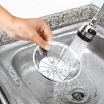 ⁦عصارة عصير طراز JE600-B5 سعة 600 وات مع 2 تحكم في السرعة 65 ملم من بلاك اند ديكر، مع وعاء تغذية كبير سعة 1.5 لتر، وعاء جمع العصير سعة 500 مل، وفلتر ستانلس ستيل امنة للغسل في غسالة الاطباق⁩ - الصورة ⁦8⁩