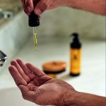 ⁦مجموعة شامبو اللحية وزيت اللحية غير المعطر من مستر بيرد مع شنطة⁩ - الصورة ⁦6⁩