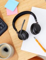 ⁦جبرا سماعة راس لاسلكية 65 للكمبيوتر من ايفولف 2 - سماعات ستيريو معتمدة يو سي بخاصية الغاء الضوضاء مع بطارية طويلة الامد محول بلوتوث USB-A اسود، على الأذن⁩ - الصورة ⁦2⁩