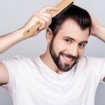 ⁦فرشاة شعر و لحية بمقبض خشبي طبيعي – شعيرات احترافية لفك التشابك وتنعيم الشعر وتقليل التجعد أثناء التجفيف⁩ - الصورة ⁦5⁩
