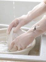⁦جوانتي تنظيف أطباق المطبخ شفاف ومقاوم للماء بأكمام طويلة من المطاط واللاتكس، من ضمن الأدوات المنزلية المقاومة للانزلاق والاهتراء (ألوان متعددة)⁩ - الصورة ⁦2⁩