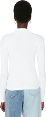 ⁦Trendyol Women's Turtleneck Ribbed Knitted Blouse⁩ - الصورة ⁦6⁩