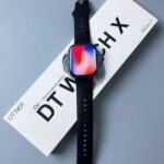 ساعة ( DT WATCH-X ) دي تي ووتش اكس بتفتح كاميرا التليفون عليها جديدة 2025 سلسلة 10 بألوان مشبعة واضحة - مقاومة للماء- بلوتوث - نظام اللغة العربيه والانجليزيه ولغات اخري -NFC ( اسود )
