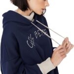 ترنديول سويت شيرت صوف سميك بغطاء للراس مزين بشريط لاصق للنساء TWOAW22SW1806 (عبوة من قطعة واحدة)
