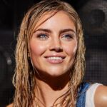 ⁦ماسكارا الترا فوليوم مقاومة للماء من افون - 10 مل، أسود داكن⁩ - الصورة ⁦5⁩