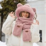 ⁦سكارف بغطاء رأس زهري للنساء، سكارف دب لطيف للبنات والأطفال، طقم 3 في 1 من الفرو الصناعي وجوانتي من نيموكاماي⁩ - الصورة ⁦6⁩