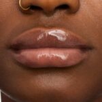 ⁦أحمر شفاه من ايسنس سائل عالي اللمعان بلون وردي⁩ - الصورة ⁦5⁩