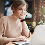 ⁦سوار رياضي سولو لوب متوافق مع سوار ساعة آبل 42 ملم 44 مم 45 مم 46 مم 49 مم للنساء والرجال، حزام مغناطيسي مضفر قابل للتمدد لساعة آي ووتش سلسلة 10 9 8 7 6 5 4 3 الترا 2 1 SE من دلع موبايلك⁩ - الصورة ⁦9⁩
