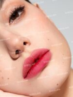 ⁦أحمر شفاه من شيجلام بشكل تنت مع لمسة تنتد⁩ - الصورة ⁦4⁩