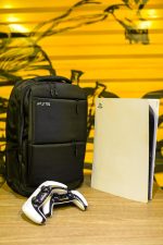 حقيبة ظهر Energy Case® PlayStation 5، متوافقة مع جميع إصدارات وحدة التحكم في ألعاب الفيديو الرقمية Sony PlayStation 5، حقيبة سفر، حقيبة واقية لجهاز PS5، حقيبة متعددة الوظائف، (أسود) - الصورة 5