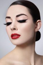 ⁦قلم تحديد العين السائل من جولدن روز، اسود، غير لامع⁩ - الصورة ⁦2⁩
