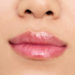 ⁦زيت شفاه هيدرا كيس كوزماتيكس ايسنس من ايسنس، مرطب وواقي، مع زيوت (2 مل)⁩ - الصورة ⁦3⁩