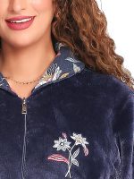 روب حمام نسائي طويل فرو، مع سحاب كامل - عباية نوم شتوية دافئة للنساء مناسبة للإرتداء في أيام الشتاء الباردة مصنوعة من الفرو الدافئ والناعم - ثوب حريمي مميز مصنوع من خامة ناعمة من دعدوش - الصورة 2