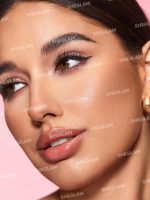 قلم تحديد وهايلايتر ستيك كريمي مزدوج الرأس 2 في 1، بتركيبة عالية الاصطباغ لإضاءة وتحديد ملامح الوجه، باللونين موكا وذهبي فاتح، الحجم: (حوالي 1.7 جم) من شيجلام - الصورة 3