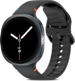 سوار ساعة من السيليكون من Next Store متوافق مع Samsung Galaxy Watch 8 و 8 Classic، حزام بديل ناعم ومتين للرجال والنساء، مريح في الارتداء، مقاوم للعرق وسريع الفك والتركيب.