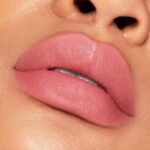 ⁦أحمر شفاه من مات برو انك سائل بلون وردي⁩ - الصورة ⁦5⁩