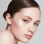 ⁦كريم أساس سائل بتغطية كاملة، مصحح لون البشرة للمسة نهائية مطفية، أبيض، 33 جم⁩ - الصورة ⁦3⁩