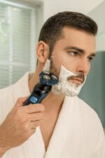 ⁦ماكينة حلاقة كهربائية للوجه واللحية، 3 رؤوس دوارة، شاشة ال سي دي، مقاومة للماء IPX7، متعددة الوظائف وقابلة لإعادة الشحن، موديل HG-2059، لون أسود⁩ - الصورة ⁦7⁩